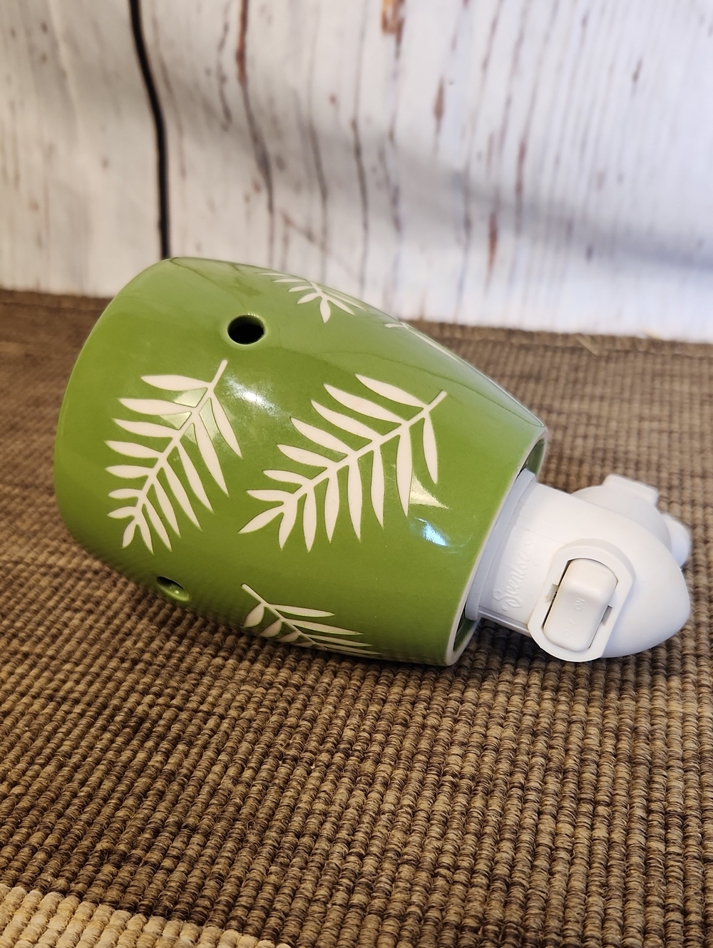 Scentsy Plug In Wax Warmer Botanical